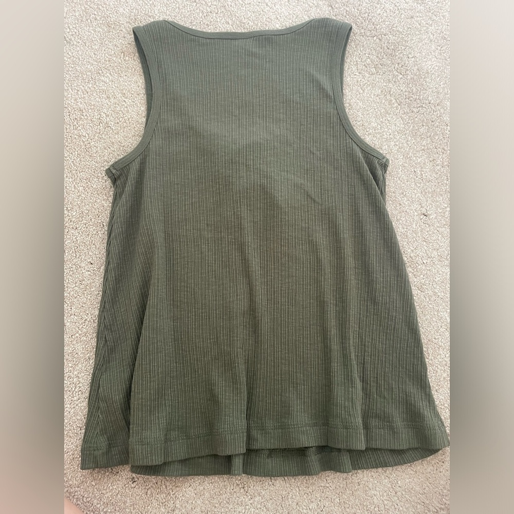 old navy tank top - Picture 2 of 4